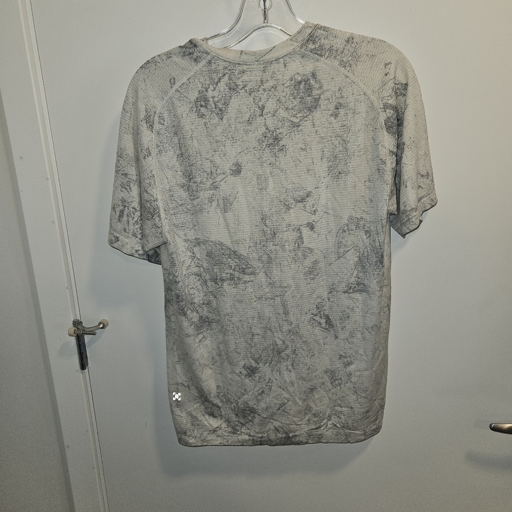 lululemon athletica Men's Short Sleeve Tee in Light Gray Marble Print